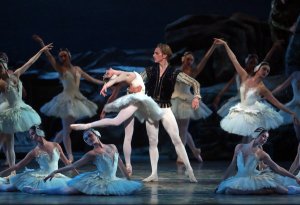 "Ballet Brands" David Halberg and Polina Seminova . (photo: Andrea Mohin/New York TImes)